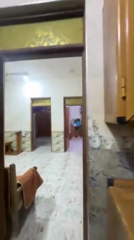 بيت زراعي المساحة٣٠٠في منطقه المهديه طابق واحدطابوق وصب يحتوي على استقبال وصالة غرفتين مطبخ حمام داخلي وصحيات داخايةوخارجيةتابعةلديوانيةالخارجيةطولهاا١٠ امتاروحدايق ٢
***********ابو علي
