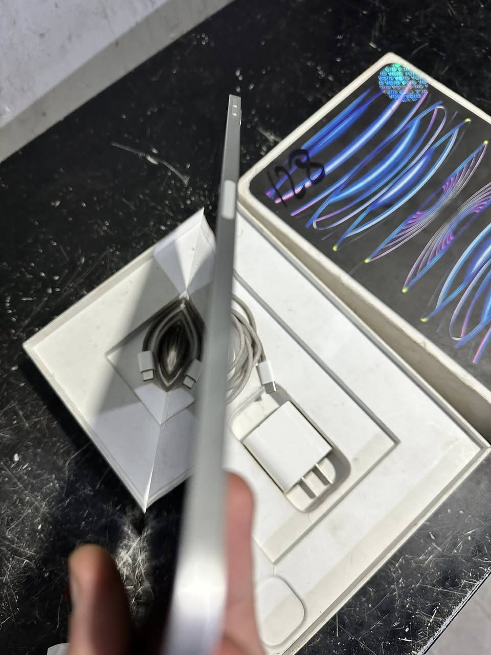 سلام عليكم ايباد 11 M2ذاكره ١٢٨ نضافه ٩٠ بل ميه البطاريه ٨٤ماكني بغداد الاستفسار
***********
