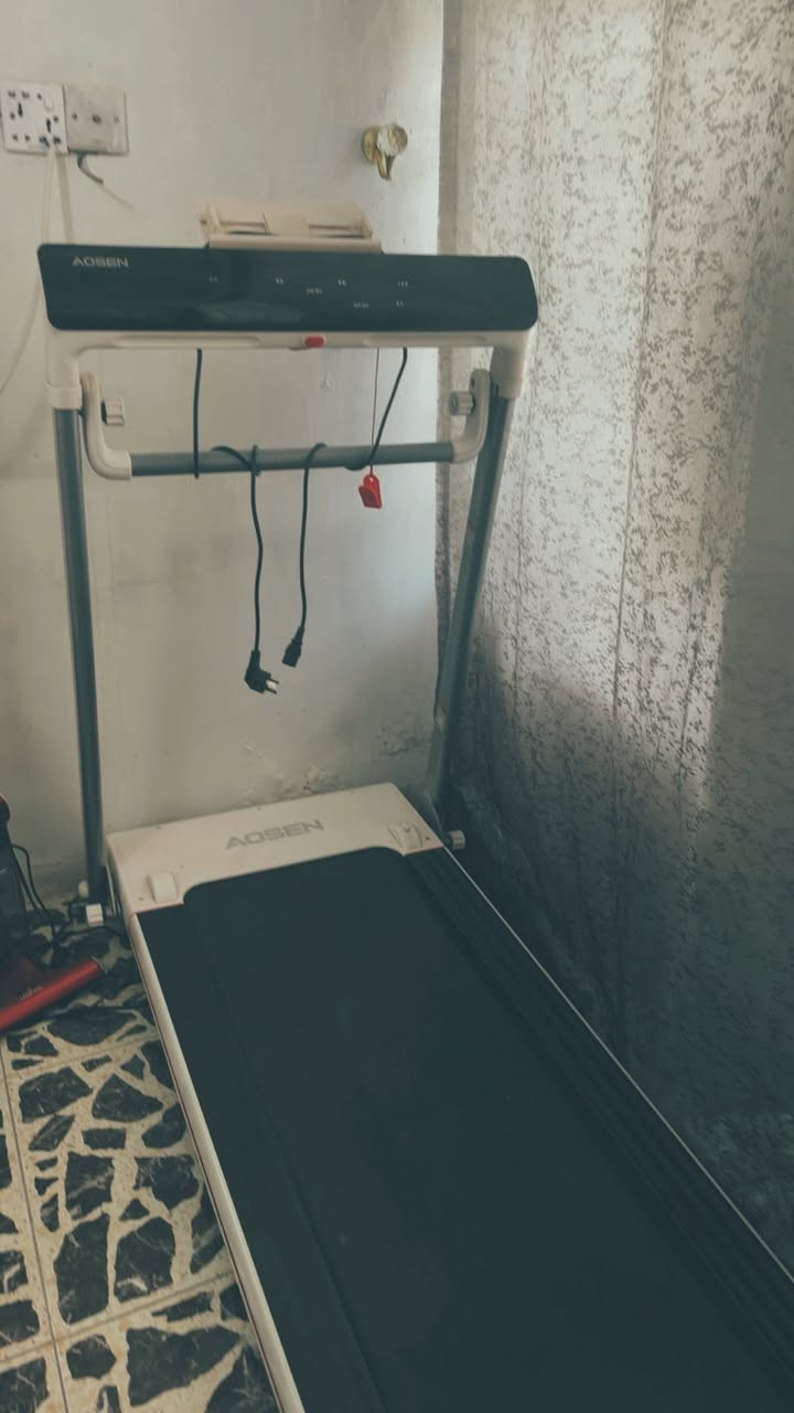 السلام عليكم جهاز جري رياضي استعمال نظيف بالإضافة إلى جهاز اوبتكال / بايسكل رياضي …..
لل استفسار اتصال على رقم ***********
