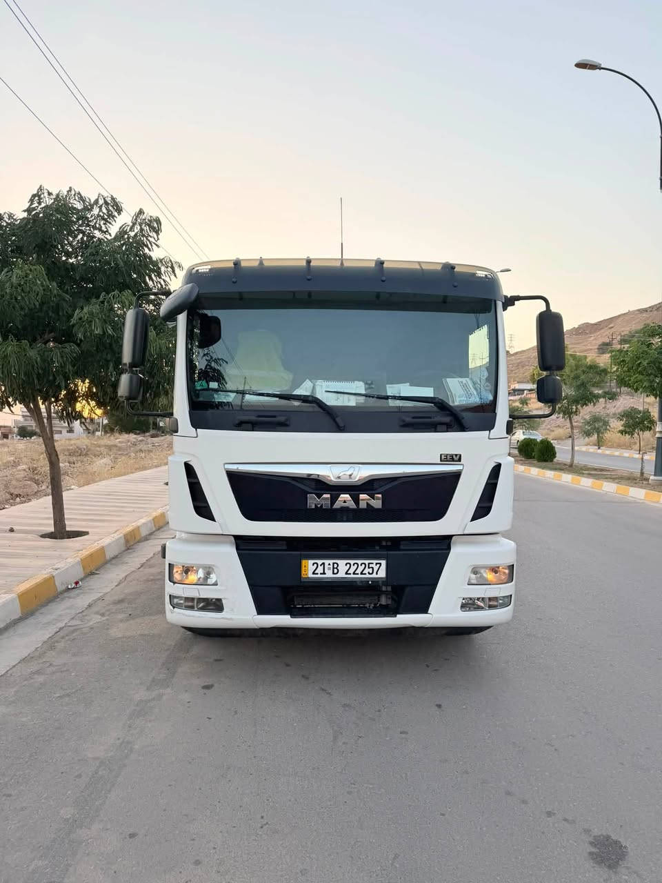 📢 کرین فلات مان بۆ فرۆشتن 📢
تایبەتمەندییەکانی ئۆتۆمبێلەکە:
 جۆر و مۆدێل: مان بیرڤان مۆدێلی 2015
 گێڕ: ئۆتۆماتیک
 تەبرید: تەبریدی بیلاد (زۆر سارد) ❄️
 گەرمی: بۆیلەر (شۆفاژ) کاردەکات
 سیستەم: دگمە هاف + ئستۆپ هاڤ
 جامەکان: کارەبایی ⚡
 ژێرخانی ئۆتۆمبێلەکە: پێشەوە وەرەق (سپرینگ)، دواوە چوپ (باڵۆن)
تایبەتمەندییەکانی بۆدی و کرینەکە:
 کرین: سۆپەر زیت 360 (بزاوتی تەواو) 🔄
 سلایت: 4 سلایت (تێلسکۆپ)
 جەکەکان: جەکی ژێر سینی هەیە بۆ دڵنیایی و جێگیری زیاتر 🏗️
 درێژی بۆدی: 6 مەتر و 50 سانتیمەر
 پانی بۆدی: 2 مەتر و 50 سانتیمەر
📌 ئۆتۆمبێل و کرینەکە لەوپەڕی ئامادەییدان و بە شەرت و فەحس دەدرێن.
📞 بۆ زانینی نرخ و زانیاری زیاتر، نامە بنێرن یان پەیوەندی بکەن بەم ژمارەیەوە: ***********
***********

📢 كرين فلات مان للبيع 📢

المواصفات والسيارة:
 النوع والموديل: مان بيرفان موديل 2015
 الجير: أوتوماتيك
 التبريد: تبريد بلاد (ثلاجة) ❄️
 التدفئة: بويلر شغال
 النظام: دكمة هاف + ستوب هاف
 الجام: كهرباء ⚡
 السيستم: الأمامي ورق (سبرنغات)، الخلفي جوب (منافيخ)
مواصفات البودي والكرين:
 الكرين: سوبر زيت 360 (دوران كامل) 🔄
 السلايت: 4 سلايت (تلسكوب)
 الجكات: يوجد جك تحت السينية للأمان والثبات 🏗️
 طول البودي: 6 متر و50 سنتيم
 عرض البودي: 2 متر و50 سنتيم
📌 السيارة والكرين بجاهزية تامة وبشرط الفحص.
📞 للاستفسار والسعر، يرجى المراسلة أو الاتصال على الرقم: ***********
***********

