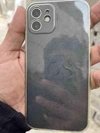 آيفون 12 عادي  الظهر مكسور  و حساس مفطور لمس طبيعي كل خلل ما بيه   128...