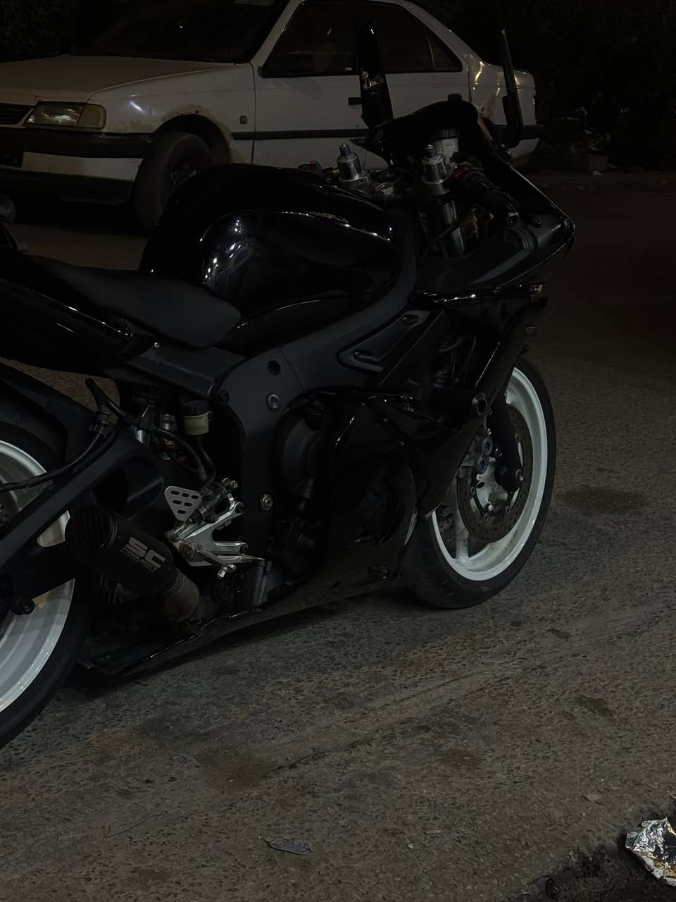 السلام عليكم R6 موديل 2005 السعر 34 بدون اوراق المكان نجف ***********
