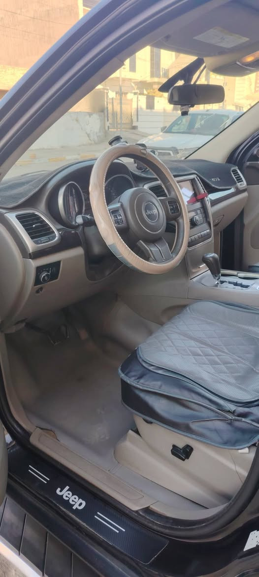 السلام عليكم 
جيب خليجي موديل 2012 فول مواصفات لون اسود ملكي تشغيل عن بعد فور ويل كشنات جلد كاعيات جلد تخم تاير جدد سيارة كلش حلوه قطرة صبغ مابيه واحلى من الصور رقم بغداد باسمي مكان السيارة فلوجه رقم صاحب السيارة  *********** بيع او مراوس بسياره  احدث وآنطي فرق
