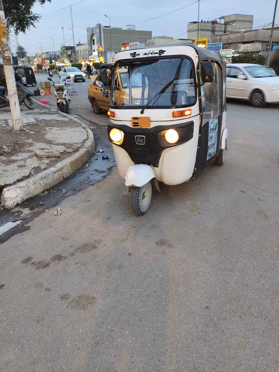 سلام عليكم تكتك للبيع موديل 2022 مكينه مبدل بيهه بوشه وبستم فقط و لغوته مصبوغات على  كد شبر ولباقي كدام عينك رقم وسنويه ***********
