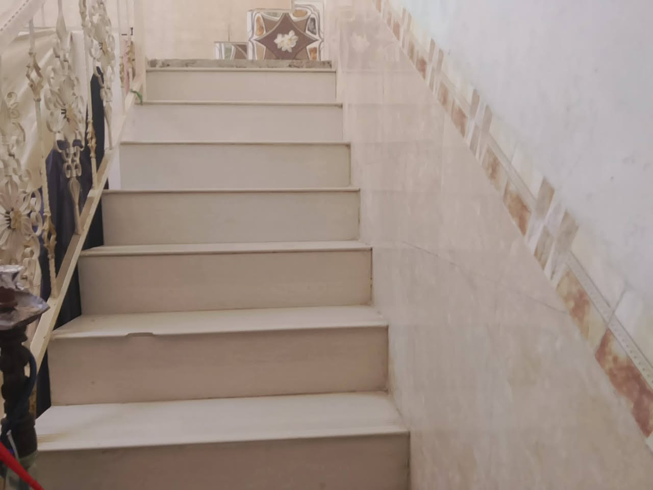 🏡 بيت للبيع – فرصة ممتازة عبر المصرف العقاري 🏡
📍 الموقع: المهندسين – قريب على مدرسة الفرقان
📐 المساحة: 110 متر مربع
📏 الواجهة: 5.5 متر
📄 السند: طابو صرف

✅ موقع جيد وقريب من الخدمات
✅ مطلوب للمصرف العقاري
✅ البيت قديم لكن مرمم وجاهز للسكن

💰 السعر الكلي: 120 مليون دينار

🔹 المطلوب للمصرف العقاري: 70 مليون دينار
🔹 المقدمة: 50 مليون دينار
🔹 القسط الشهري: 350 ألف دينار

للاستفسار والمعلومات أكثر، يرجى التواصل على الرقم  ***********
