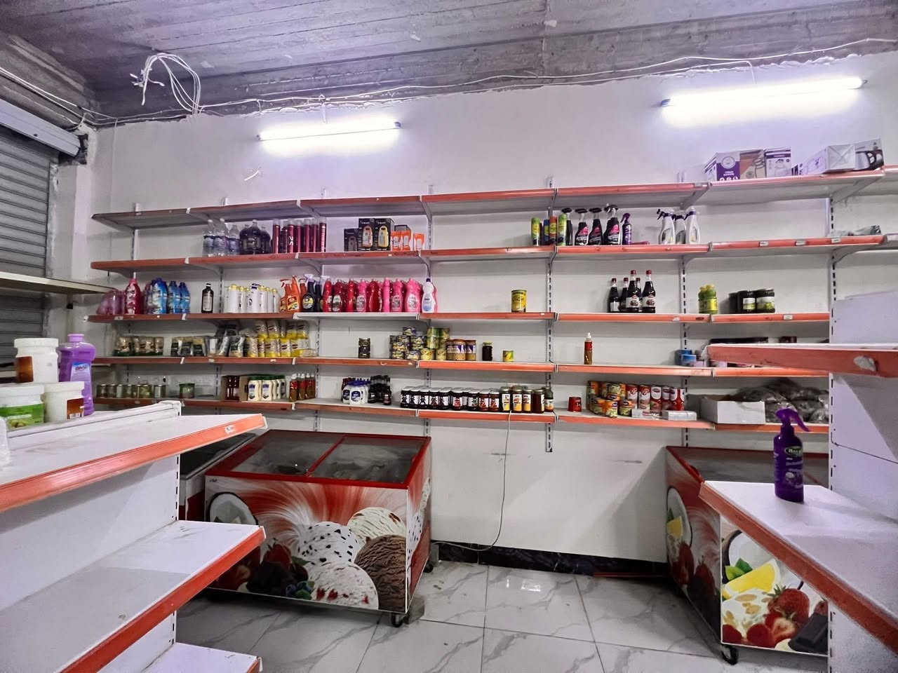 غراض اسواق للبيع شلع مابيع مفرد مكاني داقوق
سبعه برادات 
مجمدات ٢رفوف وبلام ميوزه واكو غراض مامصوره هم عارضات جبس اكبر حجم اثنين ماعده الي بلصوره شراي اتصال ***********
