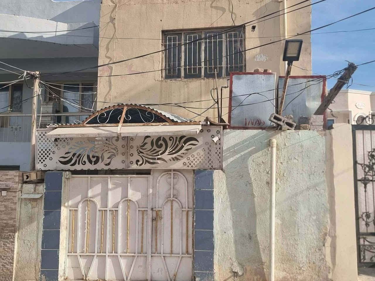السلام عليكم..بيـت طابقين للبـيع الموقـع… وسط باب الخان المساحه …125متر …يحتوي على غرفه الطابق الأرضي مع استقبال ومطبخ حار وبارد مع غرفتين الطابق الثاني للأستفسار اتصال ع الرقم
***********
