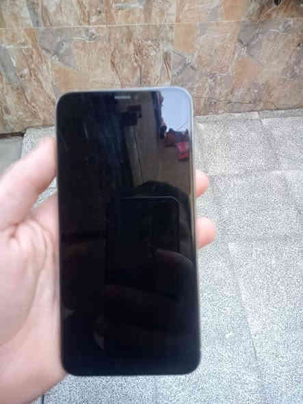 سلام عليكم شباب ايفوان اكس ماكس وتر بروف لاجهاز لا مفتوح ولا هاية بس ضهر مكسور مالتة جهاز علة وضع شركة بطارية مالتة 77وذاكرتة مالتة 256 السعر مالتة 300وبي مجال متواجد فيس وتساب ***********
