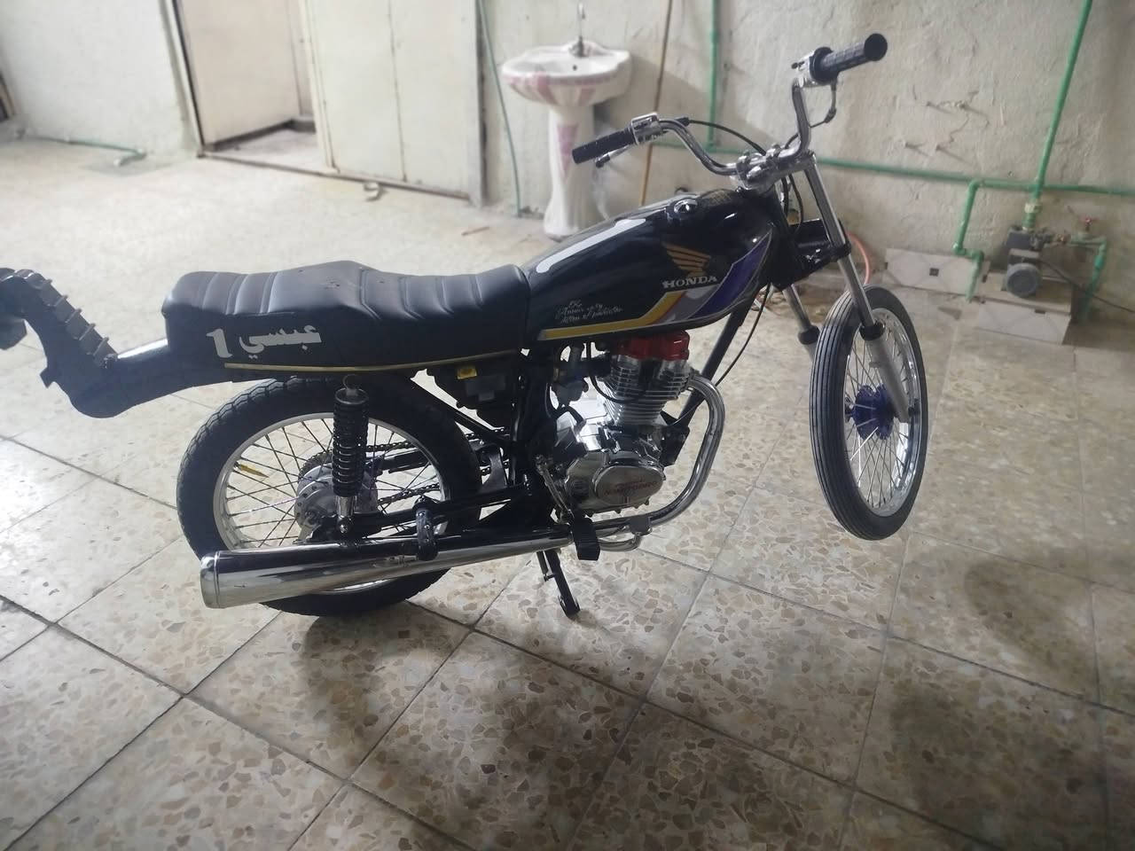 السلام عليكم دراجه للبيع مكينه تيربو الصليه مكينه ما مفتوح بيه برغي وناعمه ساله شهر من معمره كله غراض اصليه
مكاني بصره 5ميل.   سعره 650 وبيه مجال قليل 

***********
