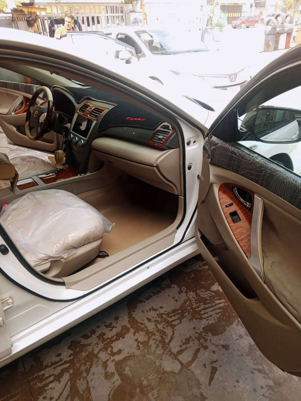 سلام عليكم كامري موديل  2011  خليجيGLX رقم سليمانيه الجديد
مواصفات  فول 1ع1 محرك 2400 لون السياره ابيض صدفي  سلايد تحكم سترين  كروز سرعه برده خلفيه كهرباء صاج ملكي  كشن السايق كهرباء ويل كب بلادي تبريد قطعتين اشاير بل مرئي ضررها مجفية جهة السايق فقط 
السعر 110 وبيها مجال 
 مكان سياره كركوك اتصال ع رقم ***********
