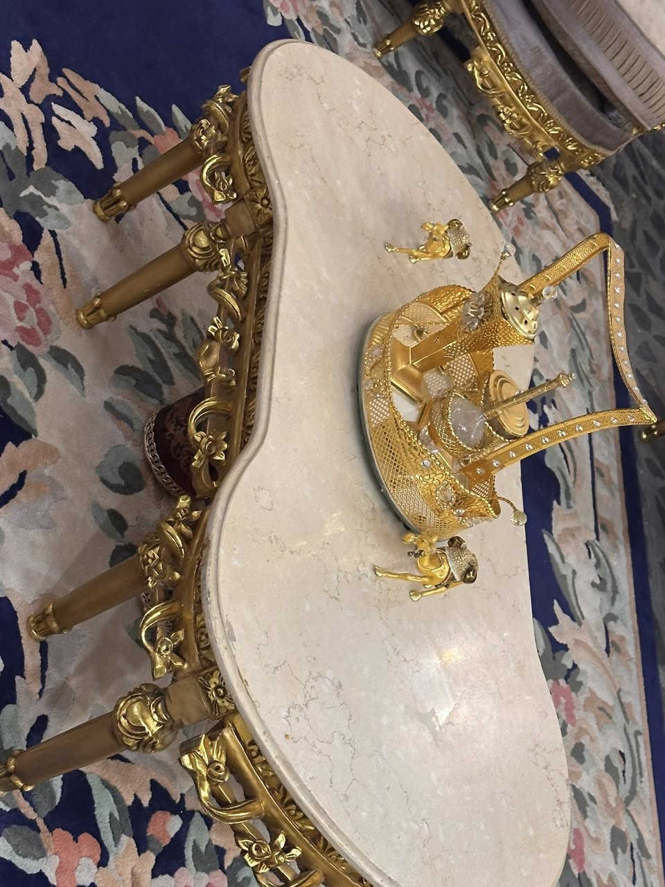 للبيع تخم مصري عدد المقاعد ١٠ مع ميز وسطي وفاترينه
وثريات عدد ٢ وبرانكيتات عدد ٤ وبنكه بنفس الوقت ثريه  وبردات ٣ امتار مع السكه السعر ٣ملايين مكاني اليرموك


**إذا كنت صاحب هذا الإعلان وتريد حذفه لأي سبب، رجاءا أرسل رسالة إلى الدعم الفني**