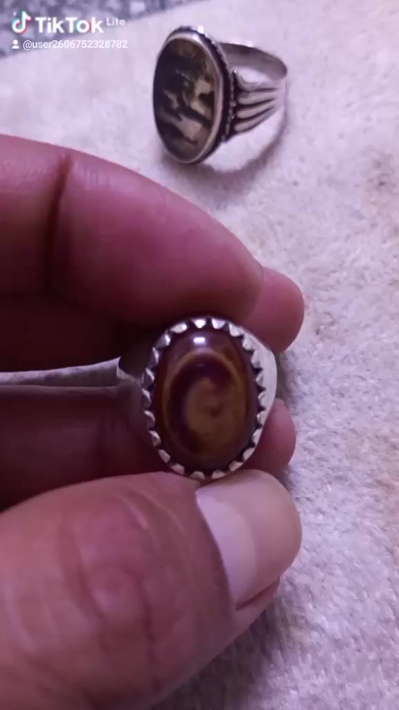 اللهم صل على محمد وال محمد
عقيق شجري قديم مصور واضح جدا 

مع عقيق جزع مصور وجه واضح جدا 

للبيع بغداد على خاص او واتساب 

***********
