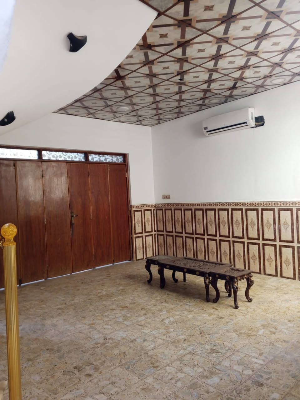 عروض #مكتب_الشكري_للعقار دار سكن 200م 
🌍 الموقع :النجف الاشرف_  الكوفه شارع المطار السايدين مقابيل اسواق ريحانه 
------------------------------------
🔳  دار زراعي سند 25 اصل كاع حسين الشبيلي 
🔳 المساحه 200م 
--------------------------------
🧾 تفاصيل البيت 🧾
غرفتين وصاله ومطبخ وتخاريج واستقبال صب كونكريت الأساس والسقف 
طابوك شغل جناي  درجة اول 
------------------------------
سعر البيع 110مليون وبي مجال  💷
☎️ للاستفسار 
واتساب ***********
***********
🛣️عنوان المكتب النجف الأشرف _ الكوفه شارع المطار السايدين مقابل جوهره العرب مباشرتٱ مكتب الشكري للعقار
 #الجميع
