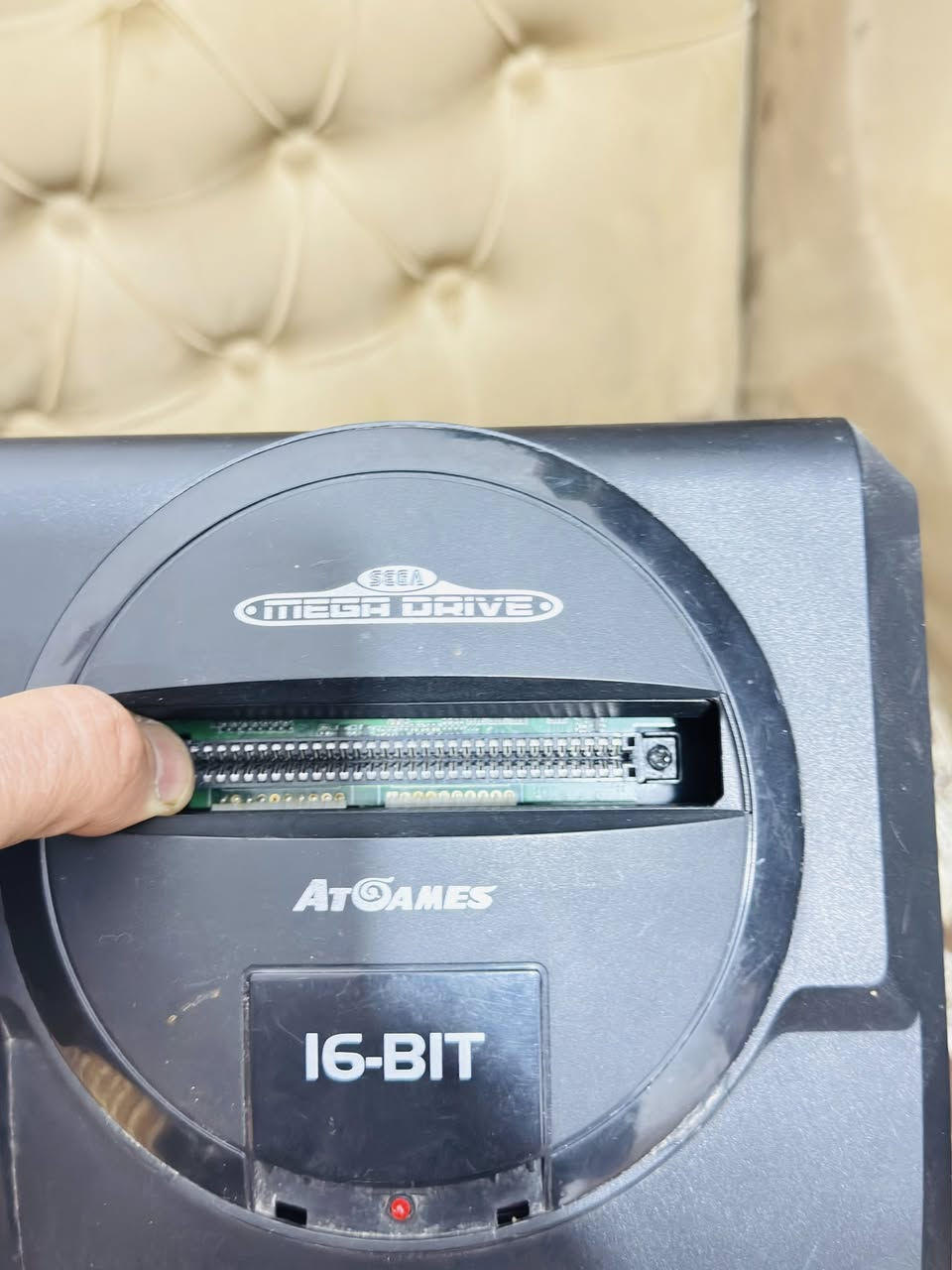 جهاز العاب سيكا اصلي مع جوستك اصلي  وكيبل بور يحتوي على الكثير من العاب السيكا مع امكانية استقبال كاترج سيكا وبه خاصية حفظ مكان اللعبة ب55 مع التوصيل سعر نهائي 🔓


**إذا كنت صاحب هذا الإعلان وتريد حذفه لأي سبب، رجاءا أرسل رسالة إلى الدعم الفني**