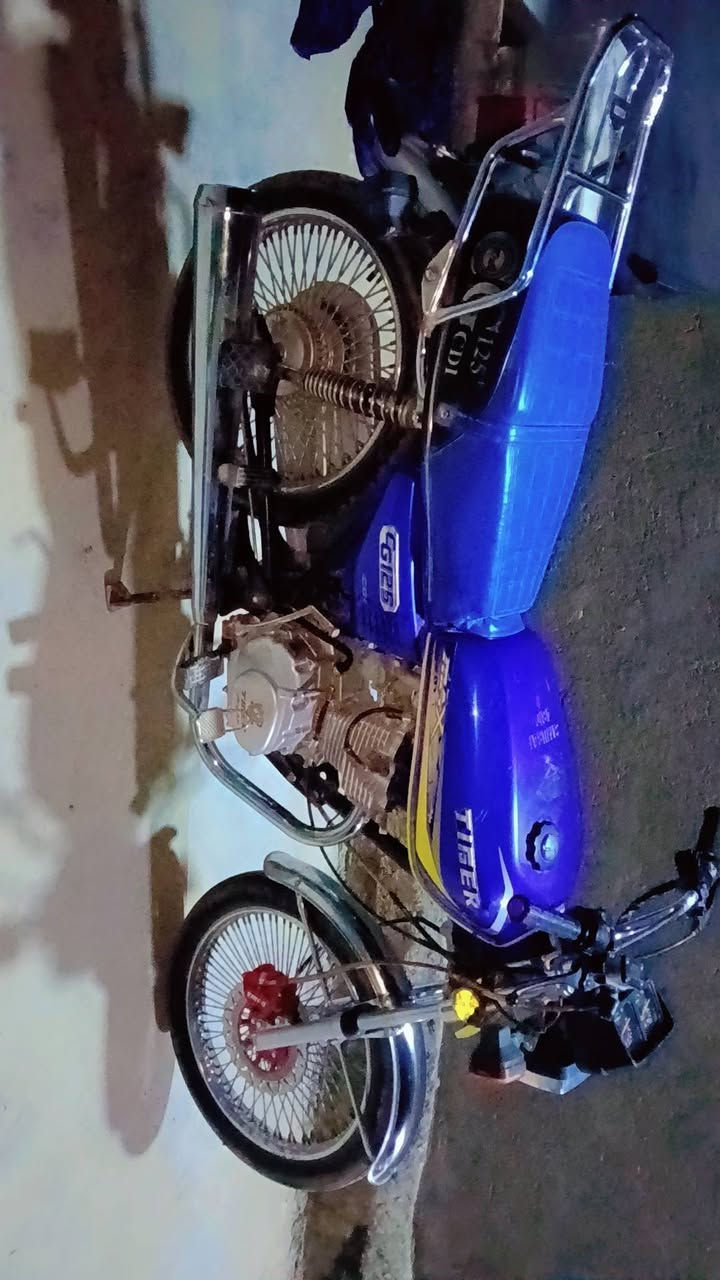 دراجه تايكر 23 للبيع اوراق سكنر دراجه فول نضيفه  مكاني طريق كربلاء نجف عمود 256 او قرب جسر الكفل السعر 500 وبيهه مجال بسيط حك الجيه للاستفسار راسلني او اتصل ***********
