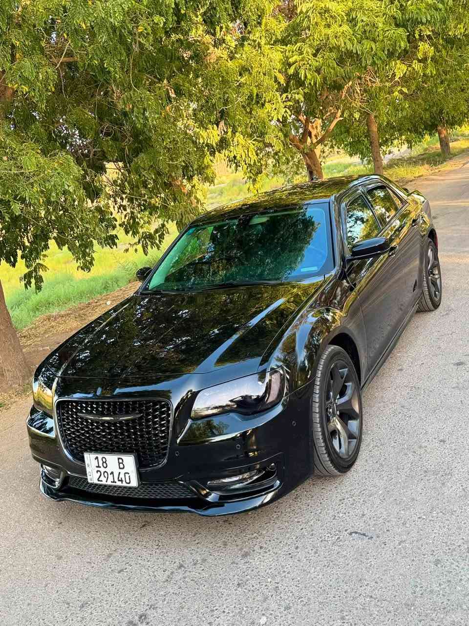 كرايسلر لارج 2022 فول مواصفات 
بانوراما - داخل اسود ملكي  - شاشة كاربلاي نفكيشن- اشارت ترحيب - تشغيل عن بعد - ويل حجم 20 اصلي مع تخم تاير جديد - كشنات كهرباء - حساس امامي خلفي - ردار جانبي - اشاير مري - نقطة عمياء - سستم صوت الباين + دمام بالصندوق - برده خلفيه - خزّن ميموري - كشن تدفأ تبريد - عدد  30 الف 
- رقم مشروع وطني وين ما تحب تكدر تحول وتنقل ملكيه وبسمي سياره هزه جديده ورقم دولي جديد
السيارة حادث جاملغ  الامامي مبدل نفس لون فقط //////
بـسعر 275 وبيها مجال 
 *********** موقع السيارة / بابل
