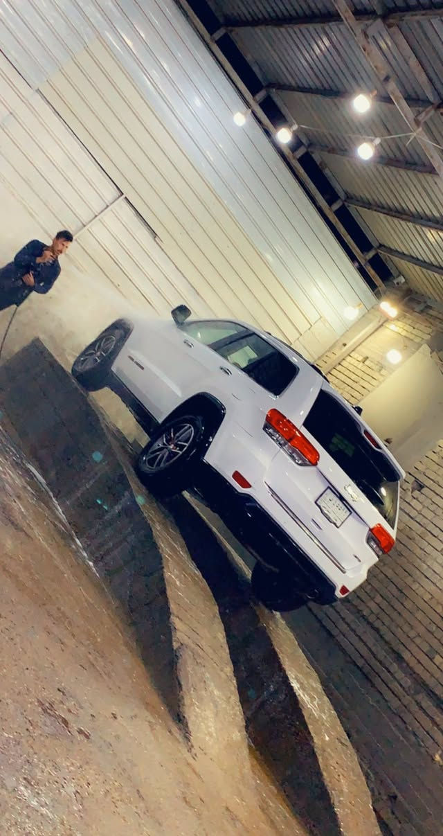 جيب كراند شيروكي لمتدد
فول مواصفات
بانوراما 
كشنات جلد تدفه تبريد
ماشيه 46 ميل حقيقي 
موديل 2017
سنويه جديده وهزه جديده
حادث جاملغ امامي
تبديل قطقتين فقط 
السياره كلها بلاديه 
السعر 230

***********
