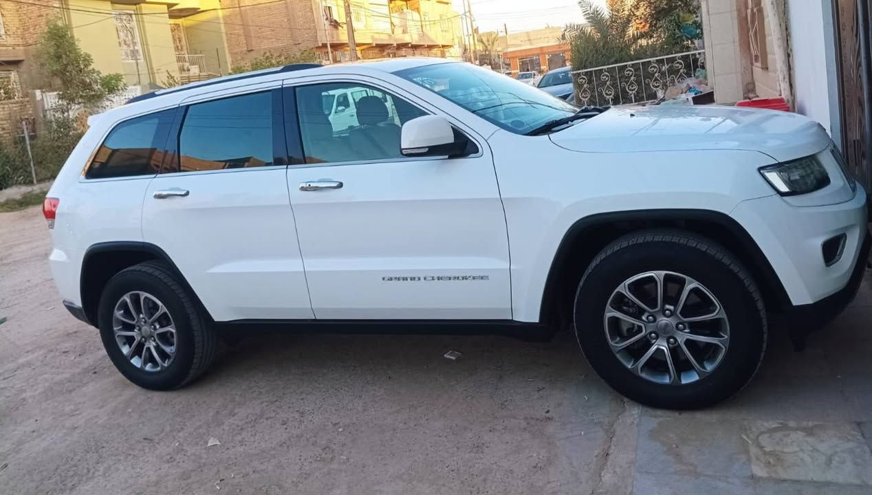 السلام عليكم... جيب خليجي لاريدو ٢٠١٤ مكفوله كفاله عامه من الصبغ والبارد والتبديل والشخوط رقم بغداد بسمي مكان السياره الحله السعر ٢٦٠ وبيه مجال للاستفسار الاتصال على ***********
