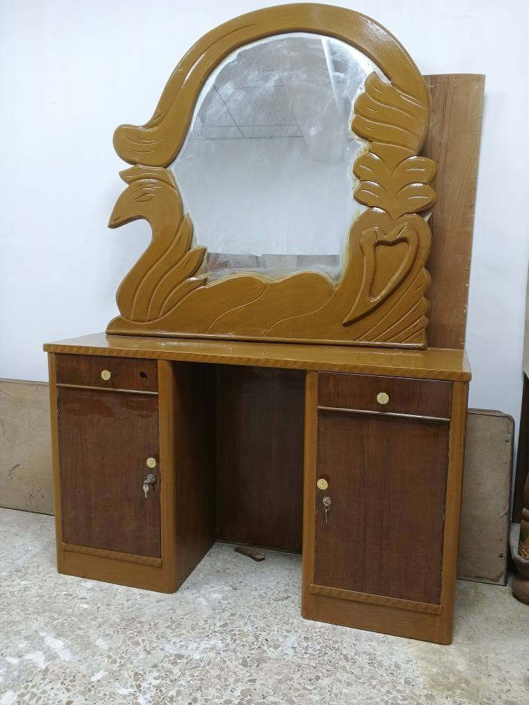 يالله سلام عليكم بوفيه تسكام ثكيله تاخذه كامله قفاله جدد يدات جدد صبغ رش لمعه كامله سعره 150 بي مجال للشراي 
ميز مرايه تسكام كامل صبغ قفاله يدات تاخذه كامل سعره 75 بي مجال للشراي مكاني نجف حي مكرمه قرب مركز وفاء تواصل خاص او على رقم *********** النجف, العراق
