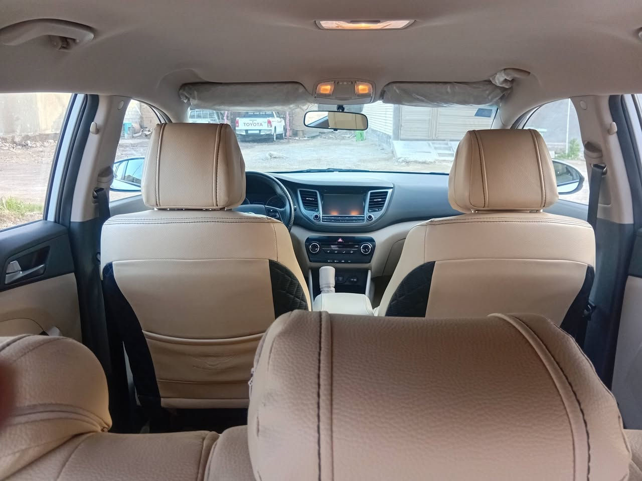 توسان 2016
السلام عليكم توسان 2016 خليجي محرك 2000 دوش تبريد جديد وتدفئة كاملة مكملة تخم تاير جديد السيارة بيهم باردين شغلة 4 أصابع في الجاملغ الخلفي يمين والباب الخلفي الأيمن فوق الدوسة هم شغلة 4 أصابع وأيضاً باب الصندوق الخلفي مبدل بسبب طخة 
السعر 165
***********
