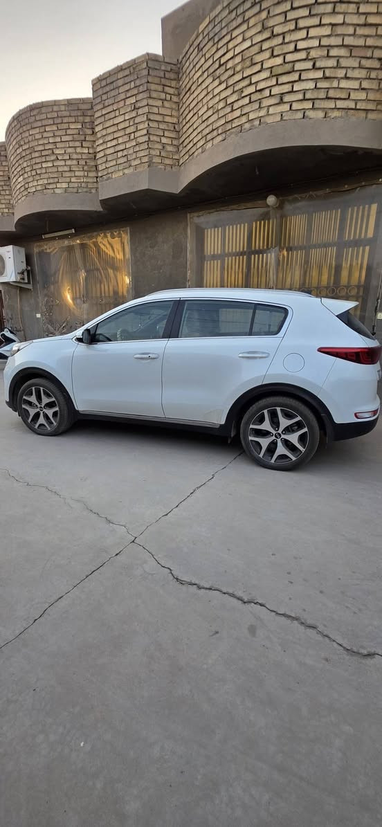 كية سبورتج موديل 2019 جي تي لاين مكفولة من الصبغ والبارد فقط رصعه بالبنيد اثر رصاصه طايشه موضحه بالصورة ماشيه 31 الف
السعر 210 ورقة العنوان بغداد مدينة الصدر الاورفلي رقم ***********
