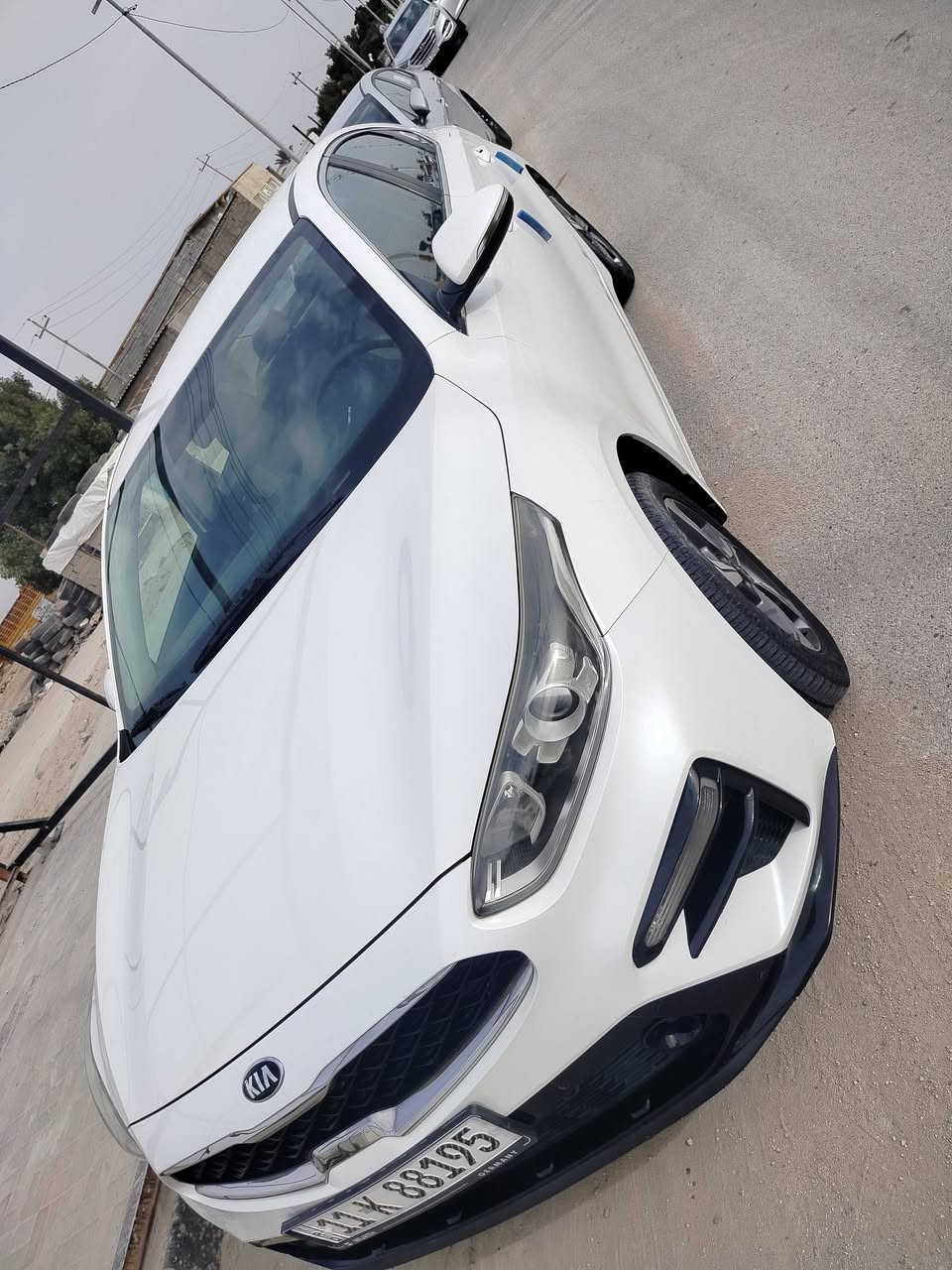 السلام عليكم
سيراتو 19
 فول عدا الفتحه بصمه تشغيل عن بعد حساسات تبريد قطعتين لدات وباقي المواصفات معروفه سياره جديده كير محرك تبريد كفاله
 بيها  الصبغ   شبرين بدوسه موجود صوره قبل صبغ

وبيها بارد بداير جاملغ خلفي  باقي سياره كفاله  هزه وسنويه وارقام كله جديد 
ماشيه 93 
رقم بغداد بسمي 

مكاني سماوه 

تفاصيل اكثر خاص او اتصال 

***********
