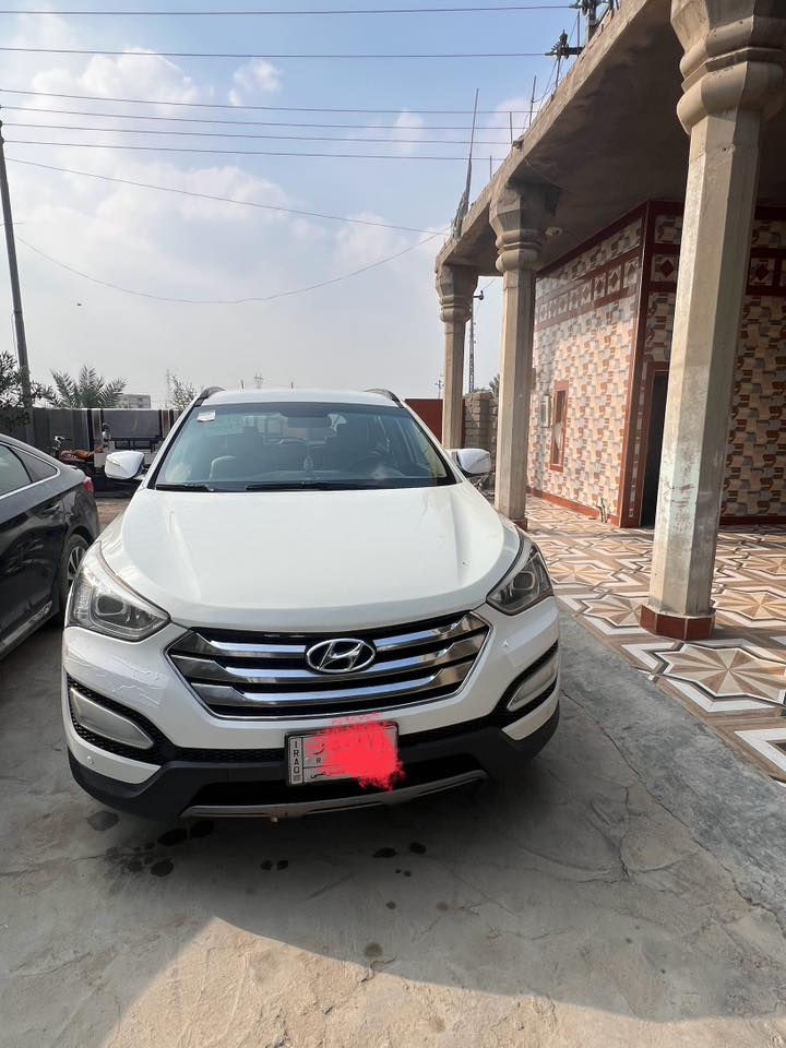 سنتافي 2013 وارد خليجي
محرك 6 سلندر 3.3 لتر 
مكينة وكير مكفولات 
السياره ماشيه 153الف 
حداديه 100‎%‎ توني نافضها 
السياره حلوه وما ناقصه اي شي 
مكان السيارة البصرة 
رقمها بصرة
*********** 
السعر 160 وبيها مجال
