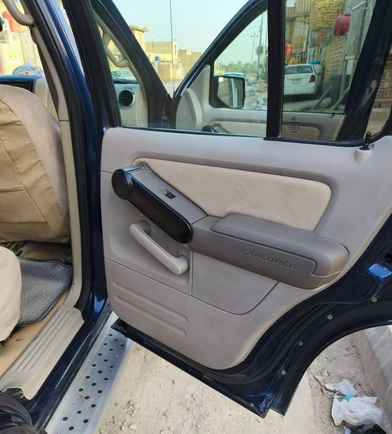 فــورد اكـسـبـلـورر XLT 2007  للبيـــع السعــر 110 رقم بغداد الجديد 
السيارة بلاديه بيه نص باب صبغ بدون دواخل 
فحــص الشاصيات الأمامية : لك بعدهن نيلي 
فحص الشاصيات الخلفية : كذلك
‎ المحـــــــرك 
‎
6 سلندر 
اللــــون :نيلي ملكي من الداخل بيجي السياره 

ويل  17انج  كاميرا خلفية – السياره  – مثبت سرعة تبريد شغال–  دواسات نيكل– قاعده هوك خلفي شاشه عطلات 
AUTO LIGHT || اضاءة ذاتية
RAIN SENSOR || حساس مطر 
ABS BRAEK || أنظمة مكابح
TRACTION SYSTEM || نظام مانع انزلاق


**إذا كنت صاحب هذا الإعلان وتريد حذفه لأي سبب، رجاءا أرسل رسالة إلى الدعم الفني**