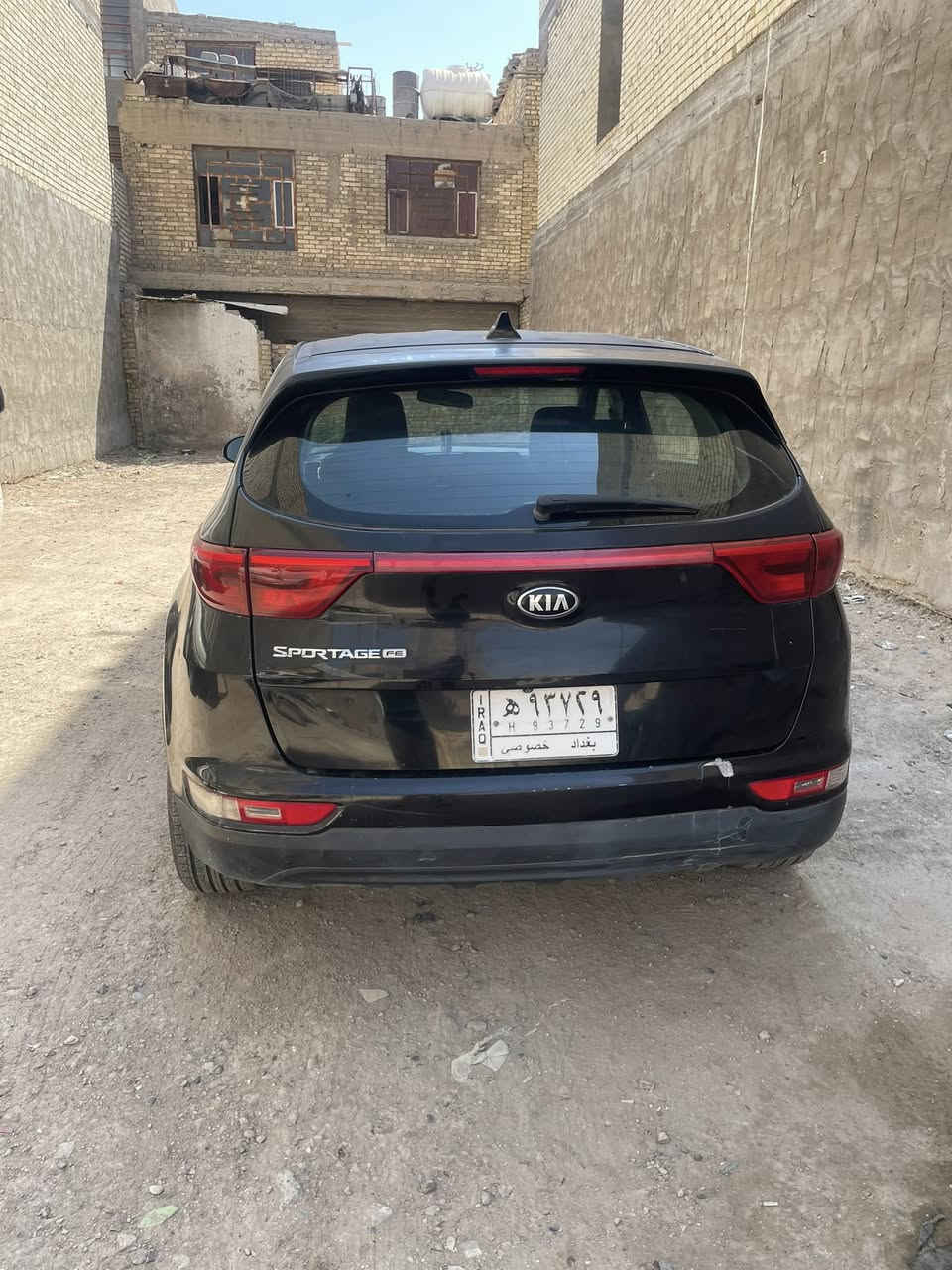 كيا سبورتج ٢٠١٩ وارد امريكي حدثه من امريكه جملغ وباب خلفي عكس سايق وصل تكمه وبلعراق جملغ امامي مال سايق بدون دواخل سياره سابقن معوقين بقي بس تحويل يعني حالين حره سويه صاقطه ماشيه 90 الف   سياره ردله بولش لين جانت متروكه  عارضه ١٣٥ وسوناره مجود بلصور ***********

