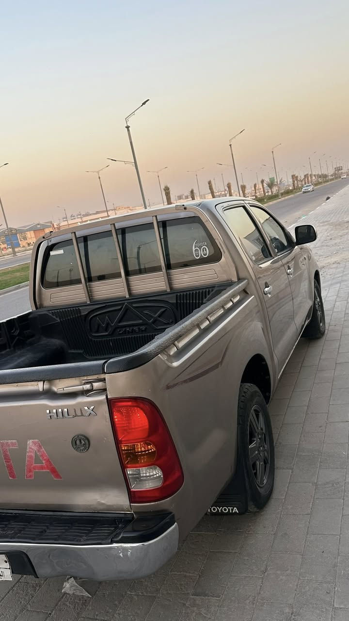 السلام عليكم 

 2006 مكفوله من الضربة والتبديل 

بيها مكانات رش مال شخوط 

مكينه جديده جديده جديييده 

حداديه جديده
 
 تبريد ثلج 

تدفئه 

 غرفتها كللللش نظيفه وع البلاد 

رقم بصره بأسمنا تحويل 

السياره جاهزه من كلشي وكلشي بيها شغال 

السعر 140  وبيها مجال بسيط 
 
هـ ***********
