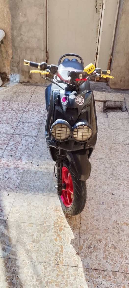 سلام عليكم دراجه سكنس جـبلي  ام عيونن2014 الـبـيع
نوزل مكينه 58ونص شلعه ومعدل يخبل دراجه
خير من الله السعر 850وبيهى مجالل 
مكاني حي اور ***********
