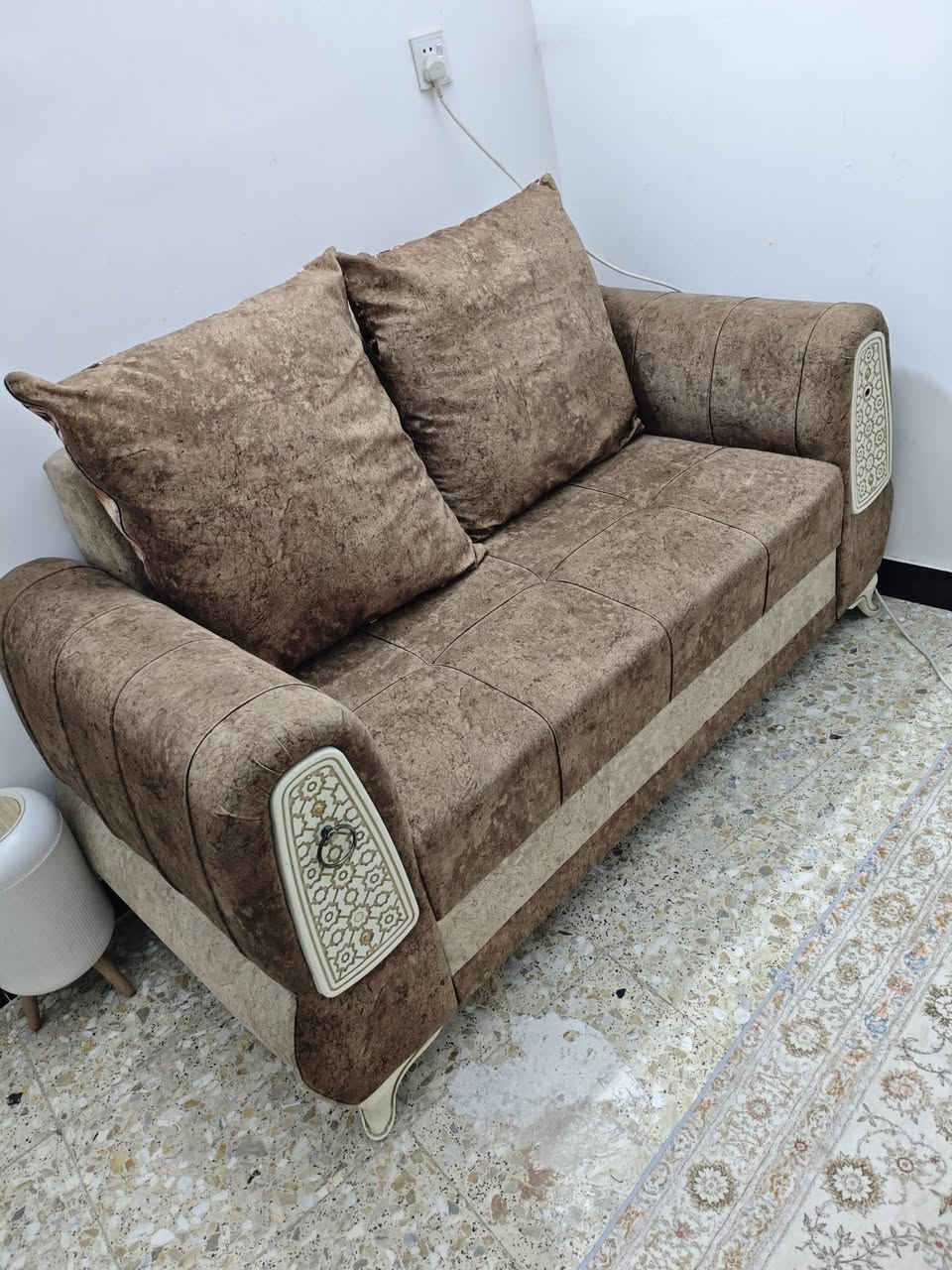 تخم 7 مقاعد 350 نضيف وثقيل. للتواصل واتس اب ***********
