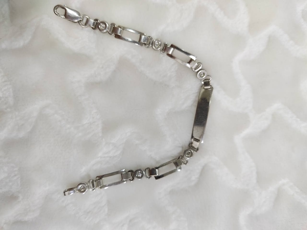 سوار و سنسال فضه عيار 925 للبيع


**إذا كنت صاحب هذا الإعلان وتريد حذفه لأي سبب، رجاءا أرسل رسالة إلى الدعم الفني**