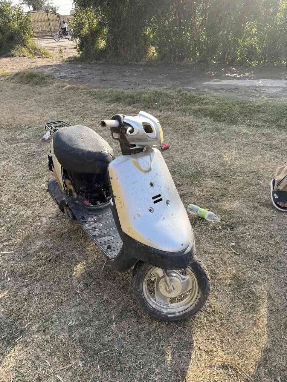 السلام عليكم دراجه بطه تشتغل بس ماتمشي  ماعرف شبيهه تاخذهه تحملهه وتروح جوم حديد قيم واخذ مكاني ديوانيه
 ***********
