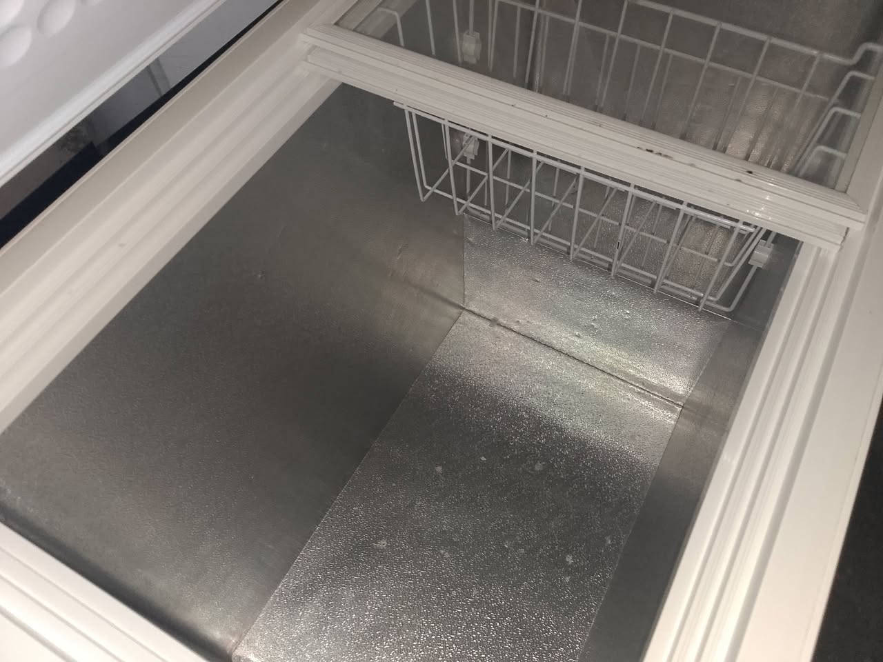 ئەم مجەمیدەو تەباخە زۆر زۆر پاکن بەشەرتوو زەمانی فەحس بۆنرخ نامە بنێرن یان پەیوەندی بکەن ***********یان فایبەر یان وەتسئاپ هەرچیەکی ناومالەتان هەیە دەسینین بەنرخی گونجاو بەتایبەت سەلاجەو مجەمیدە
