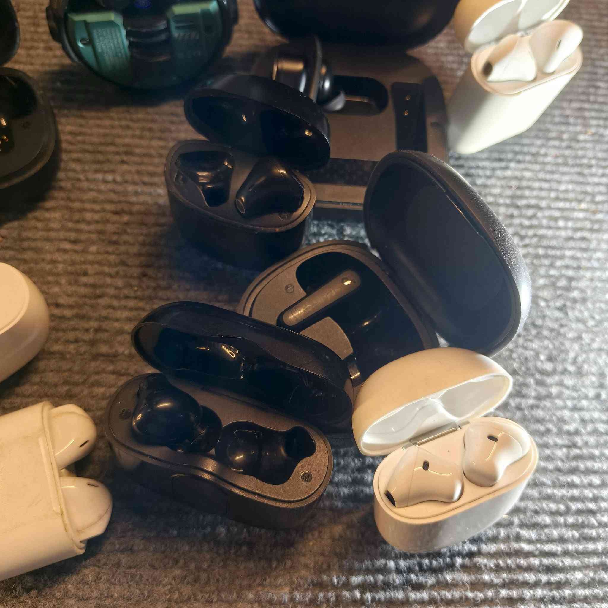 شلعة ايربودات 12 ماركات بيهن شغال وبين فحم وبيهن بس كفر،، سعر القطعة 2000
البيع شلعة فقط
السعر 29 مع التوصيل
العدد 12


**إذا كنت صاحب هذا الإعلان وتريد حذفه لأي سبب، رجاءا أرسل رسالة إلى الدعم الفني**