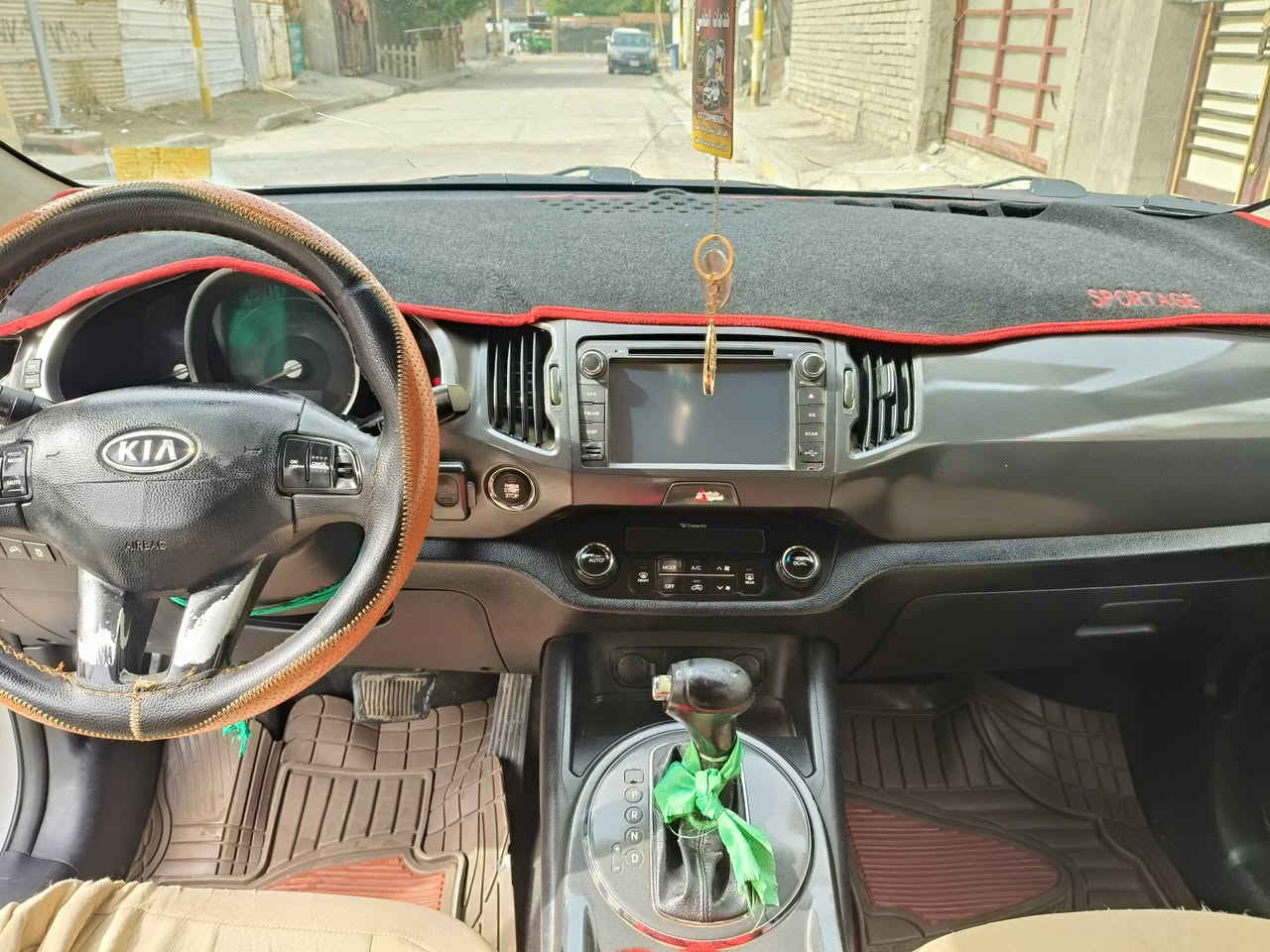 مكلف بالنشر لاتراسلني 
سبورتج 2012 خليجي فول مواصفات بصمة /بانورما/مري شفط /بصمة ابواب/كشانت جلد /تحكم ستيرن /تخم/كامرة/شاشة / تاير جديد/ ماشية 240
رقم بغداد بسمي مكانها المعامل 
***********
السعر 130
بونيد جارد وبيها شخوط بسيطة موضحها بالصور 
سونار موجود 
السيارة مكفولة عدا بارد ومكانات جراد
