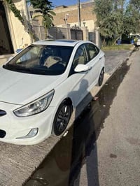 اكسنت 2016 خليجي بدون صبغ بيه رصعه وبارد موضح بالصوره وبدل. داعميه خلف...