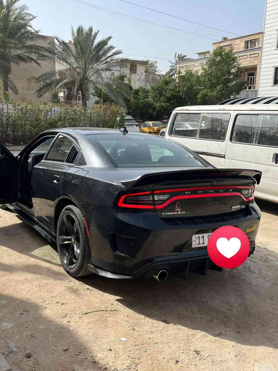 السلام عليكم 

ئلعبدة للبيع 

دودج تشارجر rt 5700

موديل 2017 اصل 
ماشيه 64 حقيقي 
عليها داون بايب ستيل و دبات كورسه و عليه بوابات  كتم كامل  تفريغ كامل 
عليه برمجه ايقل كله سيفتي   كتوف ببكورن السياره وحش بمعنى الكلمه تعال و شوف بعينك صور الحادث بالمنشور   
ملاحضة السياره مطاك بيها ولا ايرباك 
السعر 180 و بيها مجال شي بسيط 
مكان السياره بغداد زيونة 
رقمي *********** بي واتس
