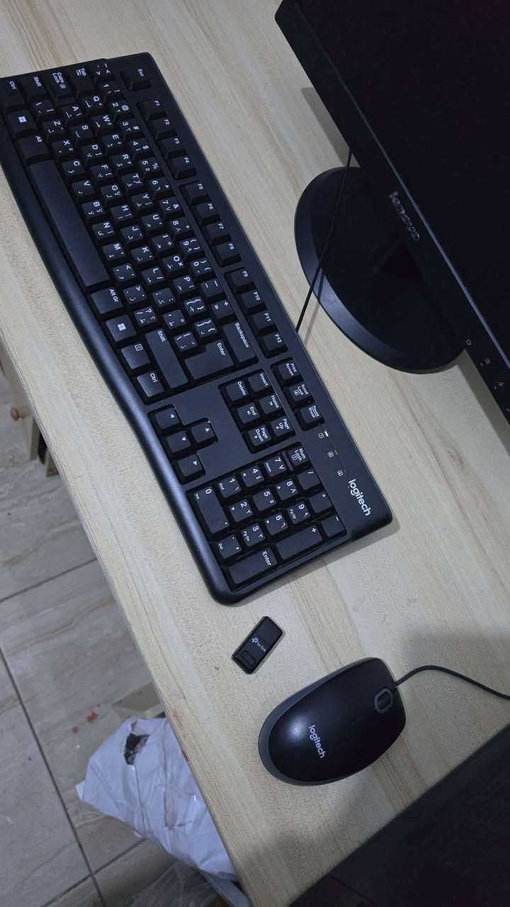 للبيع حاسبة نوع lenovo
المواصفات : 
١- المعالج Intel (r) core i7 الجيل الرابع 
٢- هارد واحد تيرة ( 1000 GB ) 
٣- هارد ssd 128 GB للنظام يعني الحاسبة كلش سريعه ومابيه اي بطئ
٤- رامات 8GB - DDR3
٥- كرت شاشة  نوع
 Intel(R) HD Graphics 4600 
٦- نظام تشغيل 64 بت
٧- ادبتر واير ليس نوع tp-link  للانترنيت بسرعة MB 300 سريع جدا يعني اتكنك نت على الحاسبة على الواي فاي مثل اللابتوب وباي مكان وبدون واير انترنيت
٨- ماوس وكيبورد جدد ماركة logetich 
٩- الحاسبة بيه سماعة داخليه كبير وعالية يعني تكدر تستخدم الحاسبة بدون سماعات وتكدر اتخليله سماعات خارجية
١٠- شاشة نوع  Lenovo ١٩.٥ بوصة

السعر (٢٥٠ الف دينار) ... مكاني سريع حي العامل منطقة حي الاساتذة
هاتف ***********
