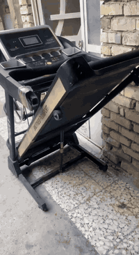 جهاز جري كهربائي للبيع 🏃‍♂️
🔹 مستعمل نضيف ويشتغل 100%
🔹 شاشة رقمية (سرعة – وقت – مسافة)
🔹 تحكم بالسرعة + انحدار(جبلي)
🔹 مناسب للبيت
🔹السعر 140 الف (وبي مجال) 
🔸اللاستفسار رقم هاتف (***********)
🔴مكاني بغداد
