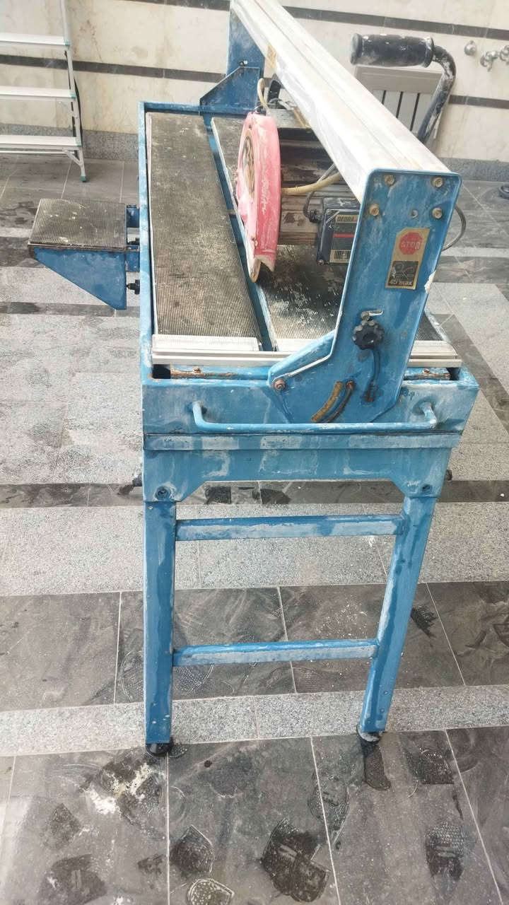 كتر قص  مرمر وبورسلين 120 سم شغال على الفحص كتر نظيف و بي كذلك قص زاوية 45 المكان نجف للتواصل خاص او الاتصال على الرقم *********** النجف, العراق
