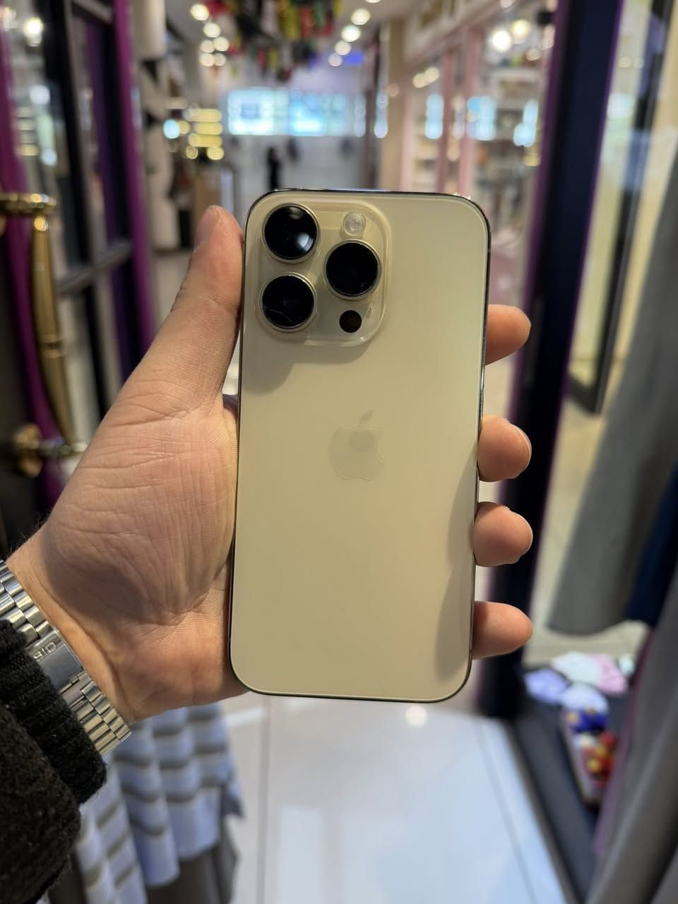 ايفون ١٤ برو
ذاكره ٢٥٦
بطاريه ٨٣
دبل 
مبدل شاشه تفصيخ فقط 
سعره ٦٧٥
***********
