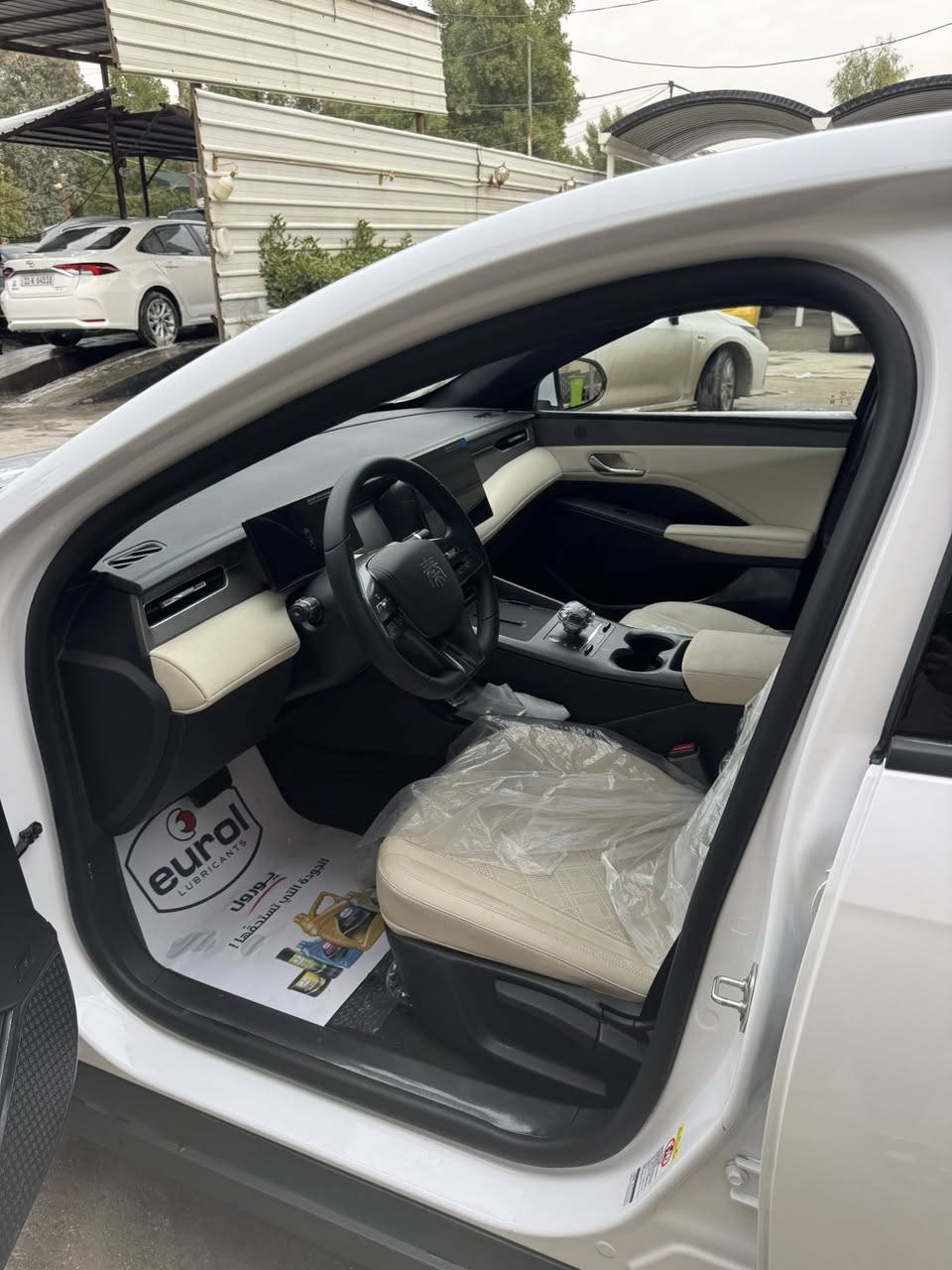 السلام عليكم BYD ٢٠٢٥ مكفوله كفاله عامه من الزلغ السياره جديده ماشيه  5 الاف مكاني بغداد وياها شاحنه اصيله رقم بغداد انكليزي السياره جاهز من كلشي السعر ١٨٣٠٠  وبيه مجال  بغداد اتصل وبخدمتك تحياتي للجميع ***********
