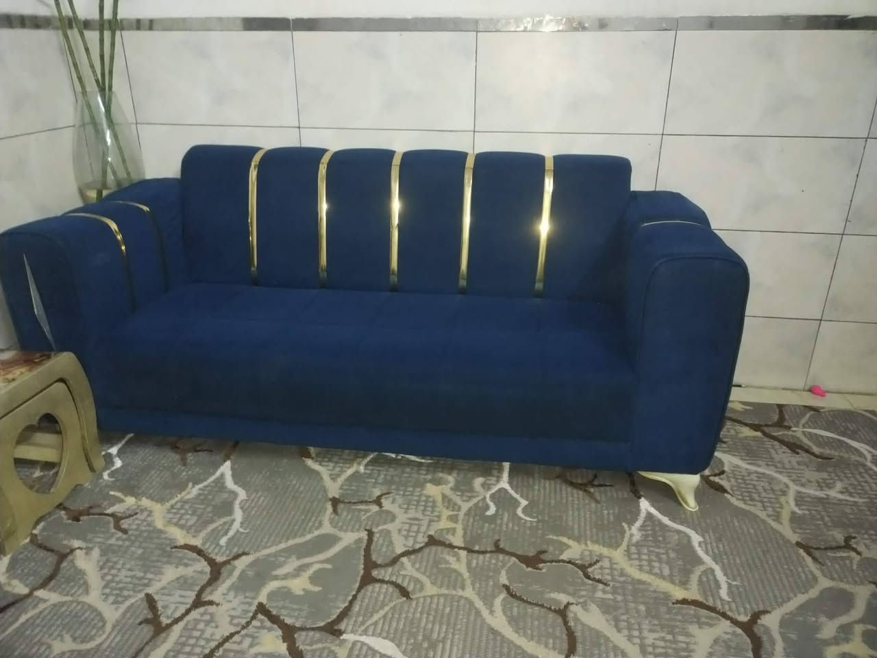 للبيع تخم تزكام 11 مقعد ديوان نظيف السعر 500 بي مجال المكان بغداد الزعفرانيه لتواصل *********** متوفر واتساب
