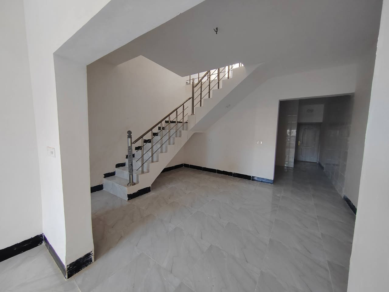 بيت عدد ٢ مساحة ١٠٠  متر للبيع🏡
. 
📍موقع العقار
🔺تكريت شارع الأربعين قرب دائرة التقاعد . 
. 
▪️واجهة ٥
▪️النزال ٢٠
▪️شارع ٢٠
. 
🔴منطقة خدمية من حيث المدارس والأسواق 
. 
🔴للإستفسار على السعر تواصل خاص او الاتصال 
. 
 ☎️ ***********
***********
