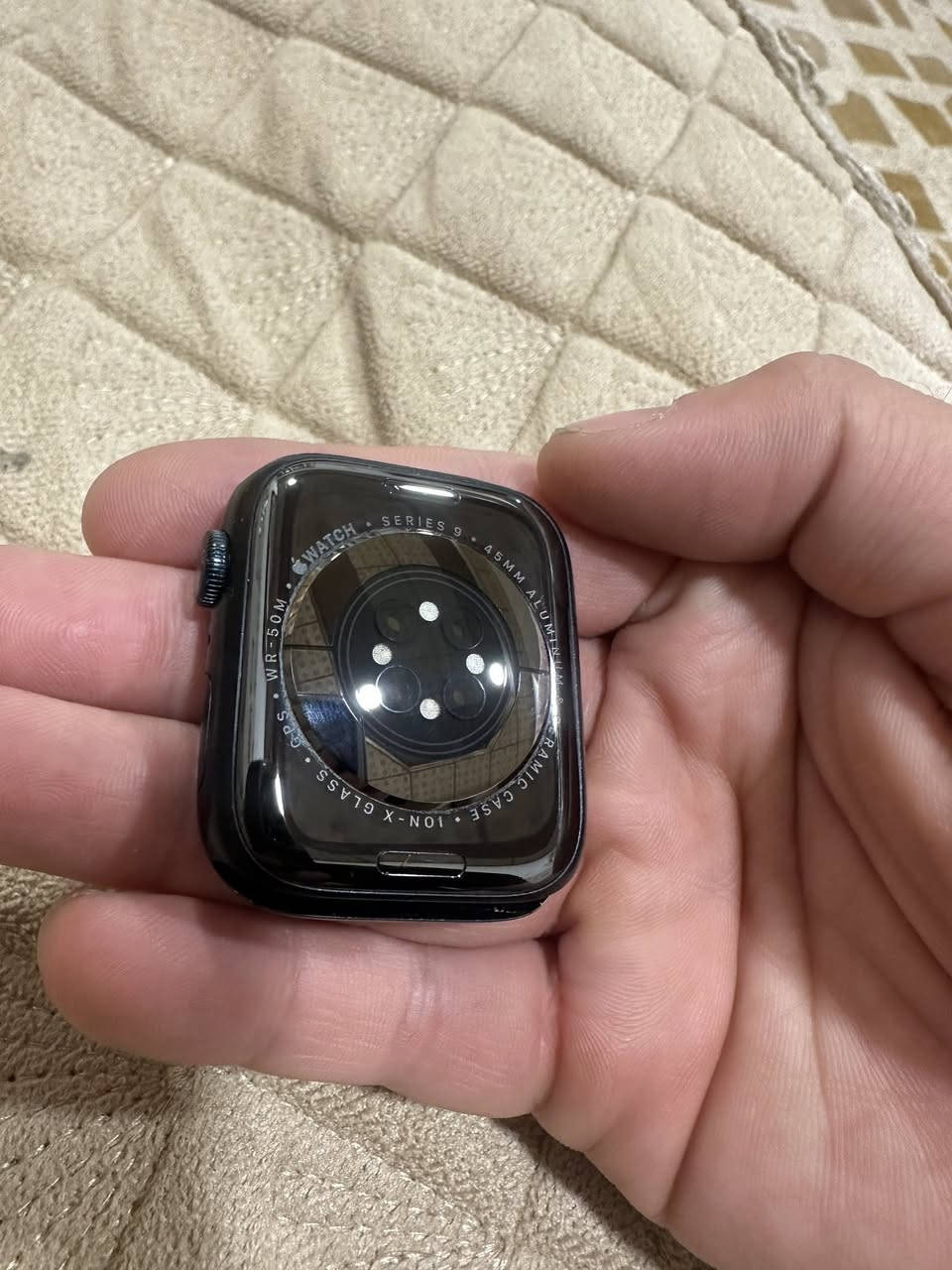 للبيع ساعه ابل جيل 9 
نضافه  كدام العين ساعه نضيفه 
بطاريه 93 
بدون ملحقات 
السعر 260 وبيها مجال بسيط 
للتواصل قليل متواجد فيس 
***********
***********
