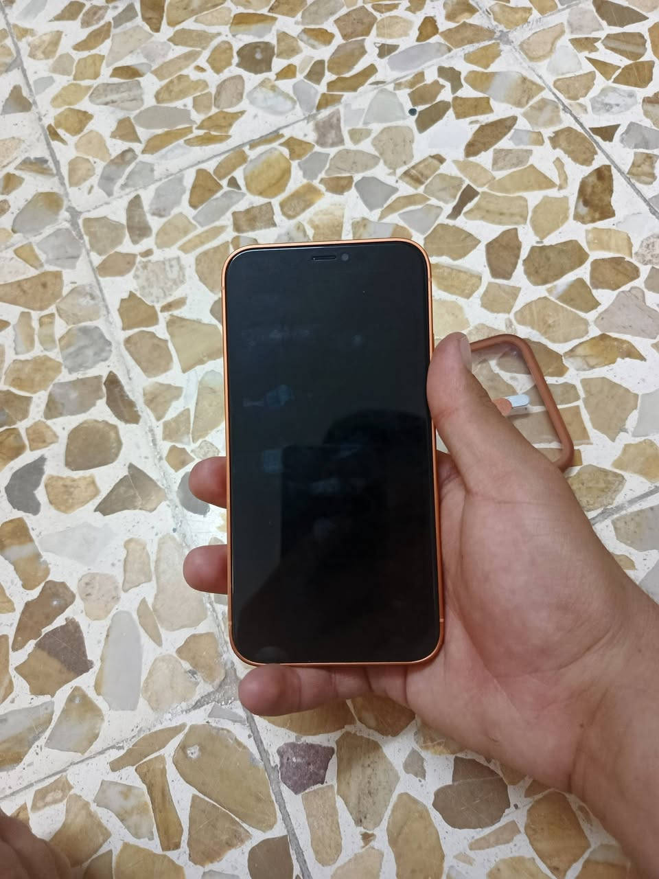 اسلام عليكم اكس ار محور 17 
جهاز مكفول فيس ايدي شغال
ذاكره 64
بس بس خط بصفحت الشاشه مامثر ولا مبين
معارضه أو بيع موصل دورت الرساله وتساب ***********
