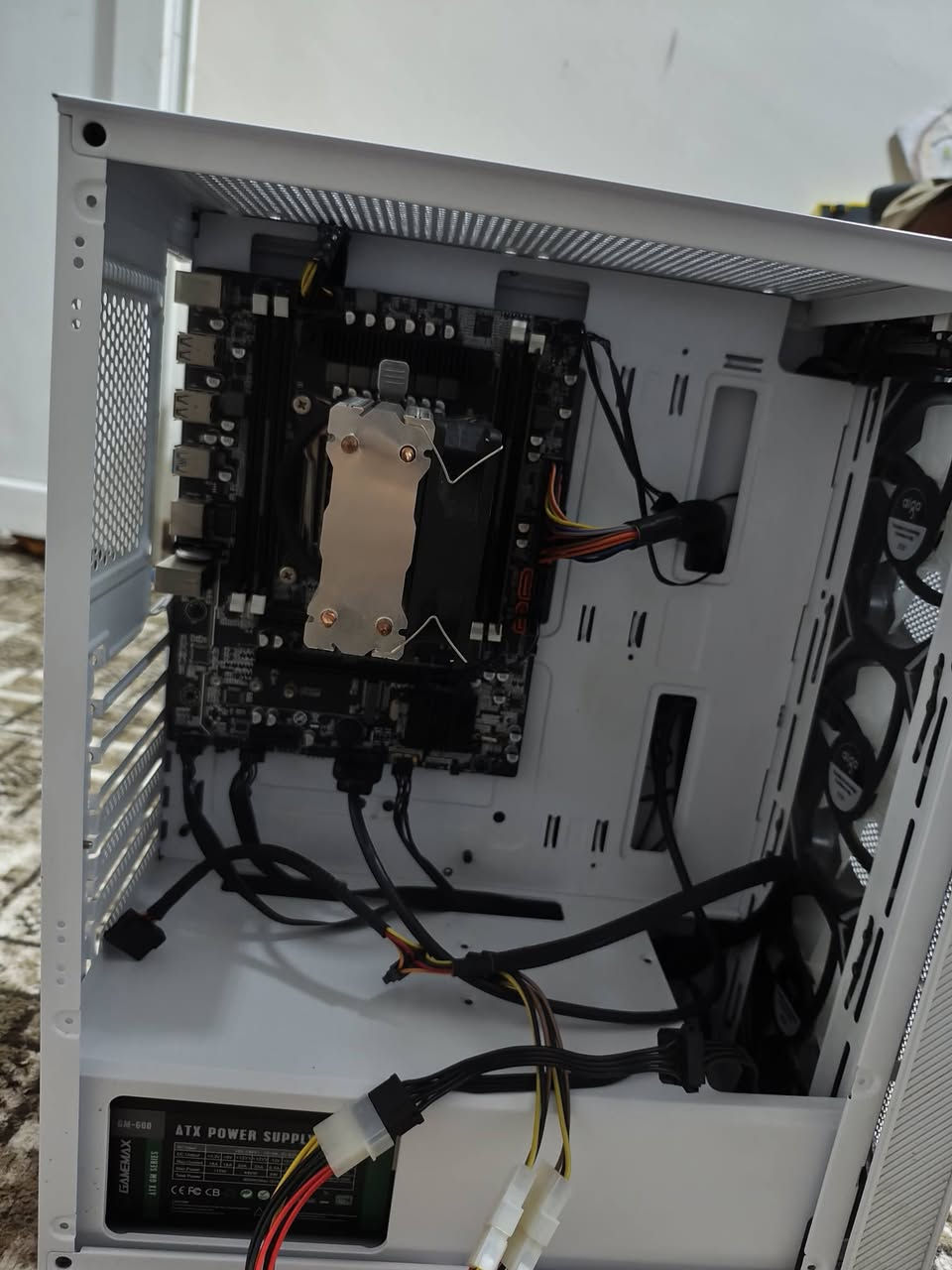 للبيع PC بدون كرت شاشه
سعر 225الف قفل مع توصيل شرط فحص 
مبرد ماء رقم الهاتف ***********
معالج زيون e5 2670 v3
رام DDR4 8
بور سبلي GAME max 600وط
كيس 3 فنات 
هارد 2تير HDD
