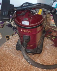 مكنسه كهربائيه للبيع سعر30متواجد عل فيس مكان طوبجي07711153319